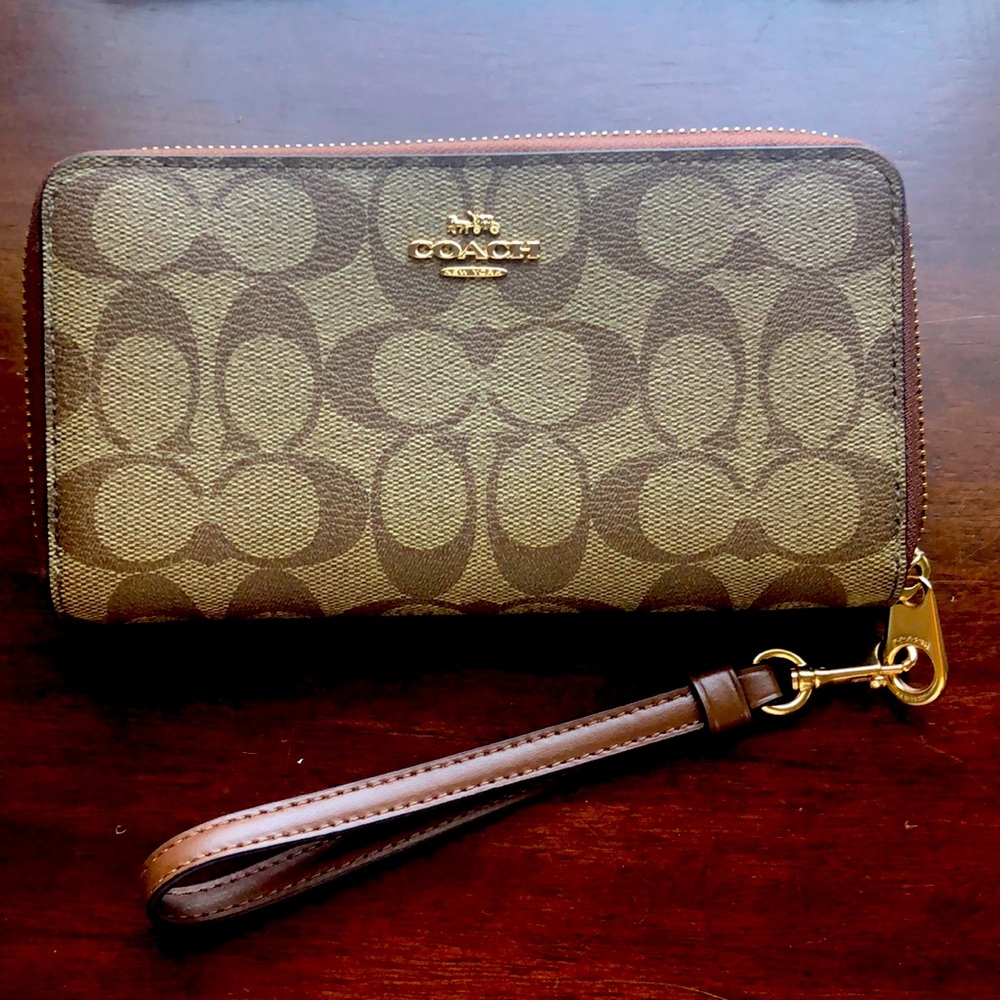BRAND NEW COACH WALLET OBO
